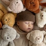 MOONIE: Επαναφορτιζόμενο βοήθημα ύπνου με αισθητήρα κλάματος από οργανικό βαμβάκι Cappuccino